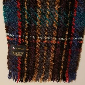 V. FRAAS scarf